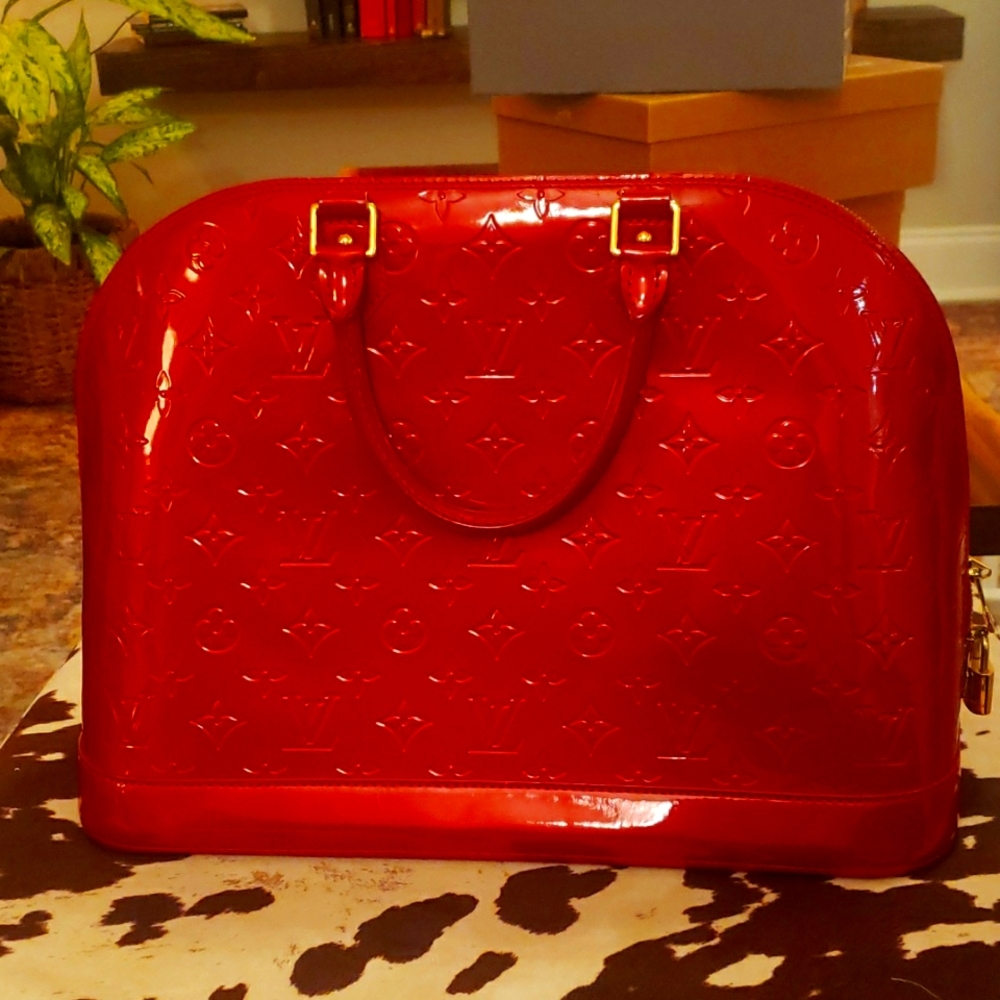 Louis Vuitton - Picture 2 of 6